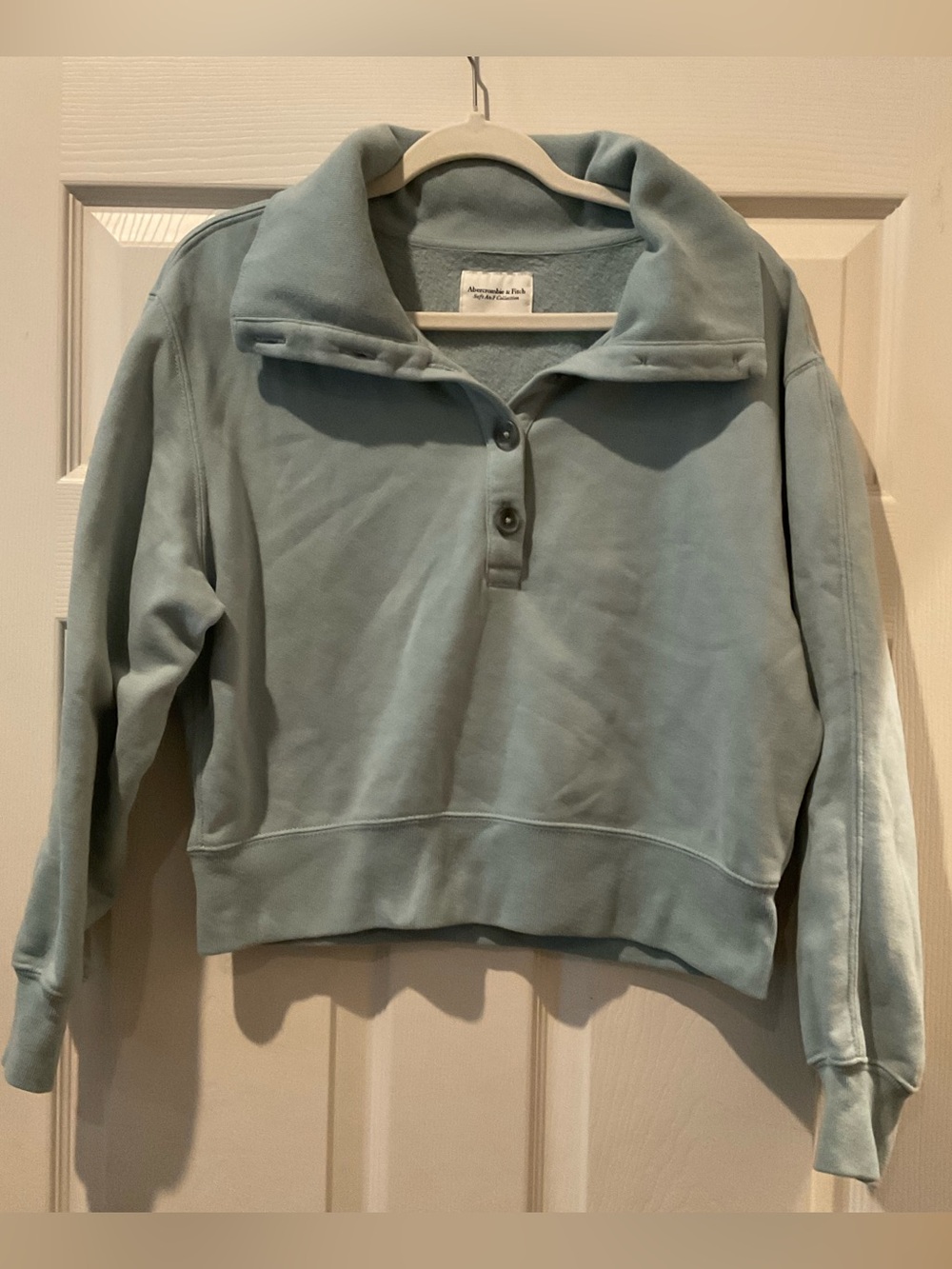 Abercrombie and Fitch SoftAF Cropped Quarter Button-Up - Small